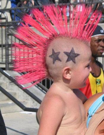 搞笑梳牛辫图片,一头牛的“发型革命”