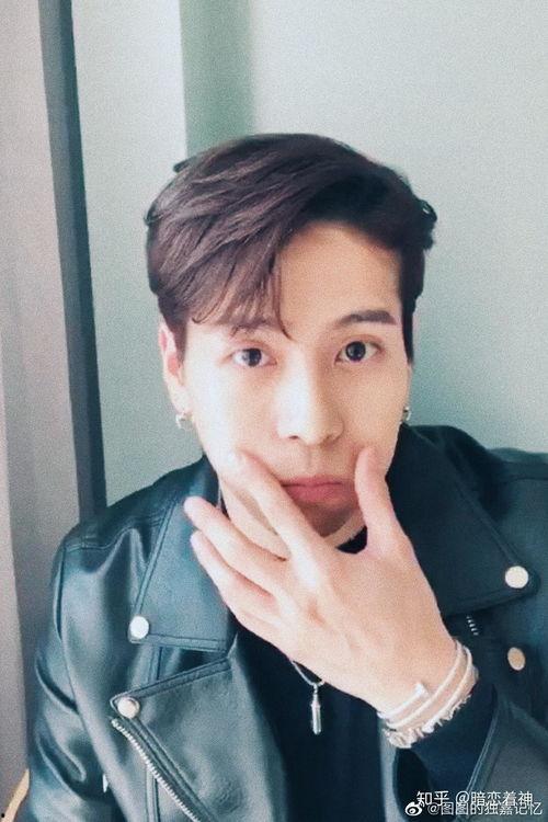 王嘉尔照片最新,魅力四溢演绎时尚态度