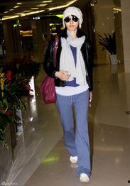 白百何海滨生活照,阳光沙滩上的美丽瞬间